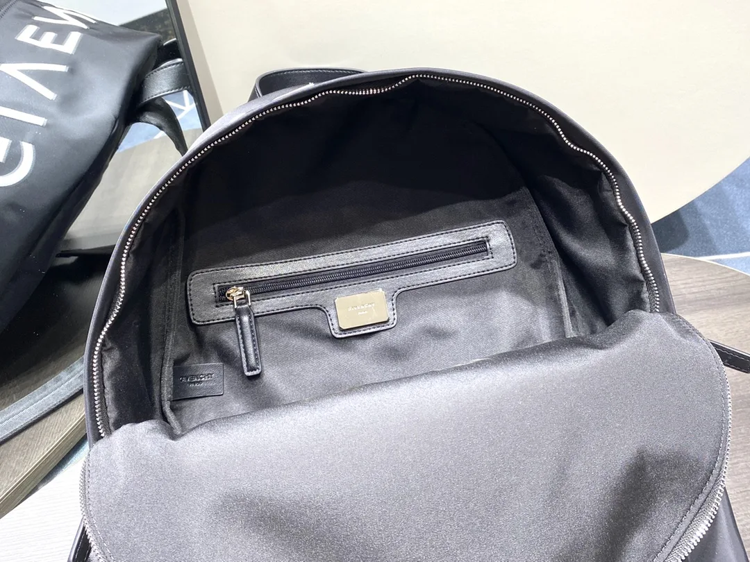 Givenchy Essentiel U Backpack Black / - Image 5