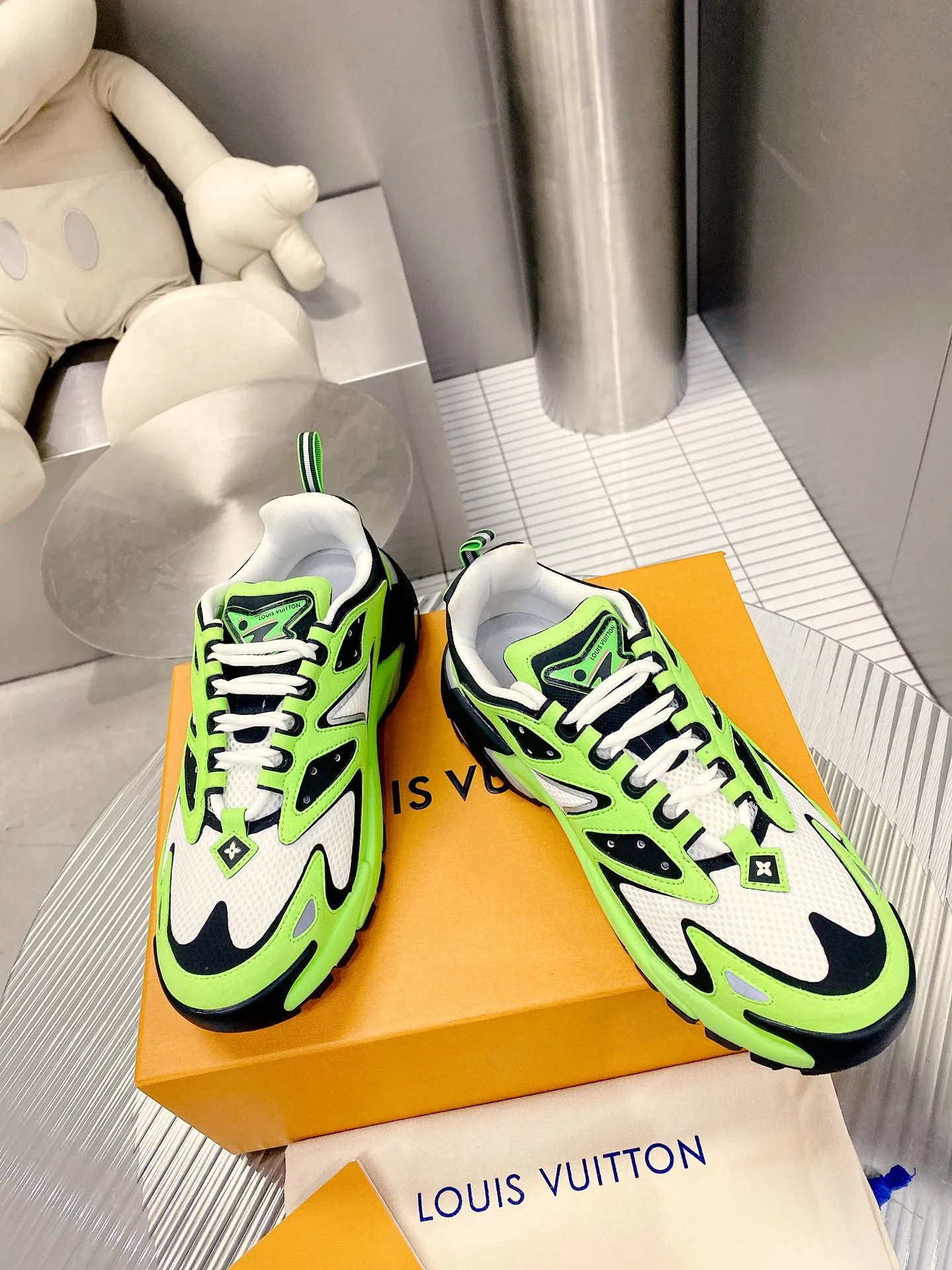 Louis Vuittion LV Runner Tatic Sneaker Green LV 1A9JER