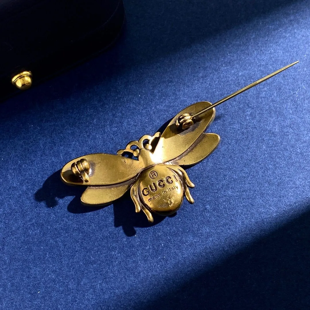 Gucci Bee Series Pearl Red Diamond Bee Brooch Gold - Image 4