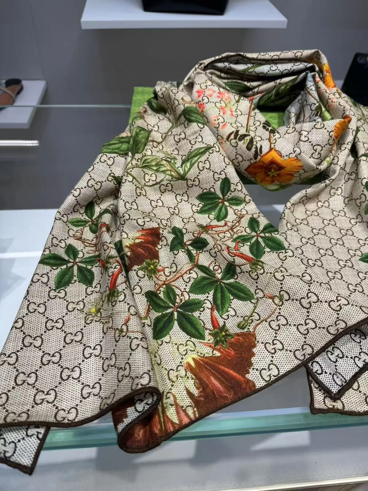 Gucci Floral Cashmere Monogram Scarf / - Image 5