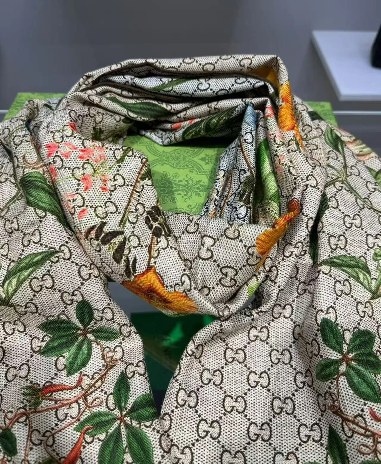 Gucci Floral Cashmere Monogram Scarf / - Image 7