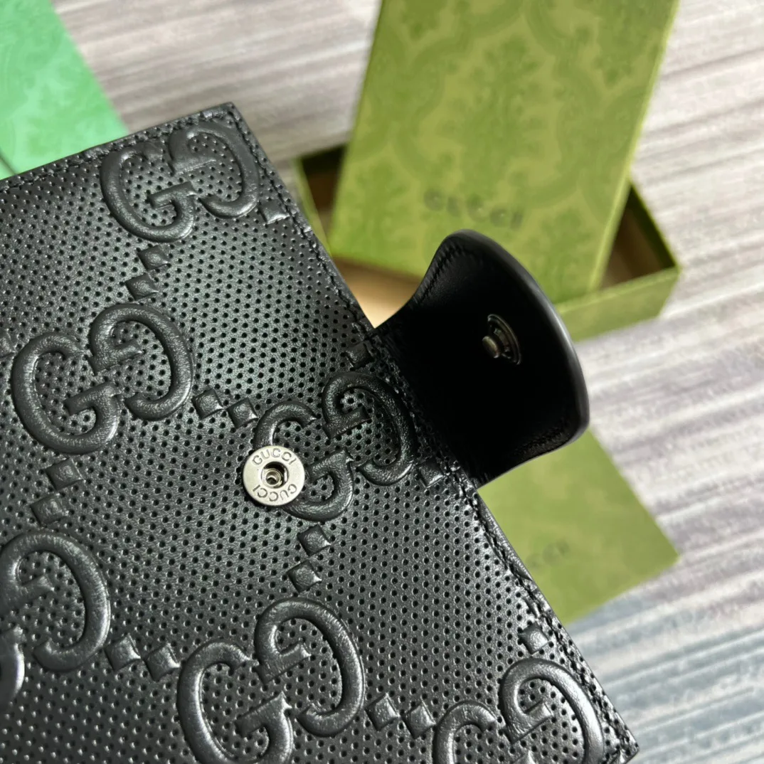 GG Embossed Passport Case Black / ? 1W3AN 1000 - Image 8