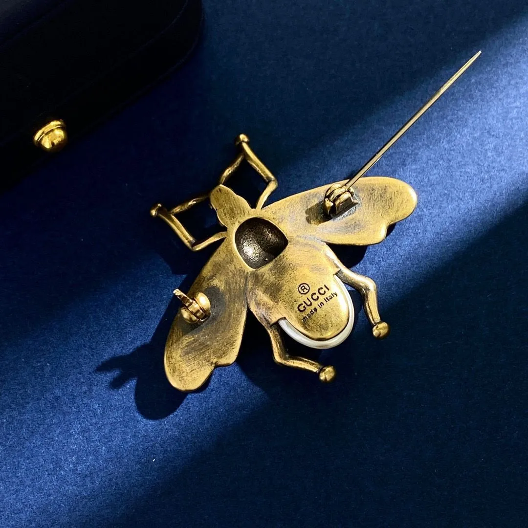 Gucci Pearl Red Diamond Bee Brooch Gold - Image 4