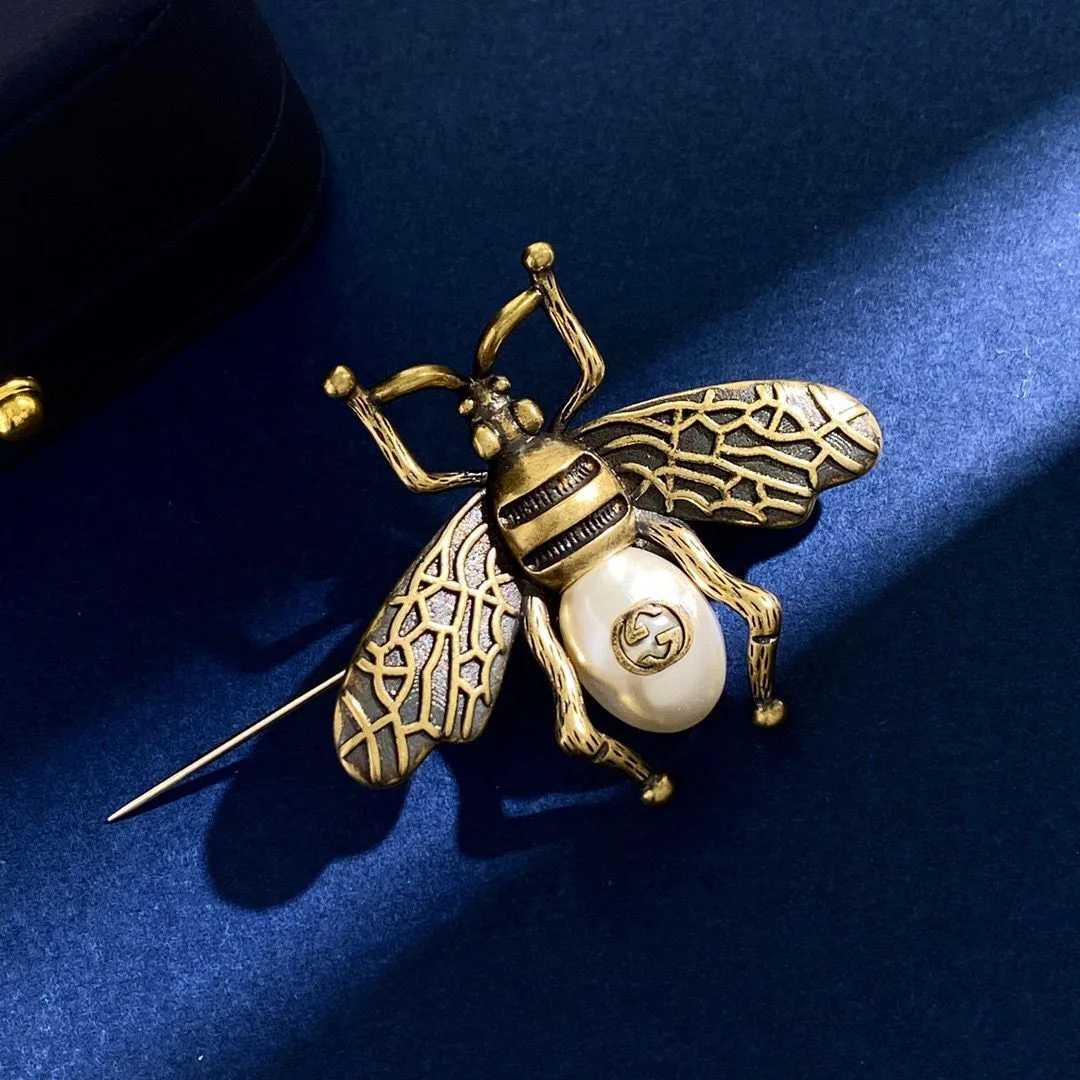 Gucci Pearl Red Diamond Bee Brooch Gold - Image 3