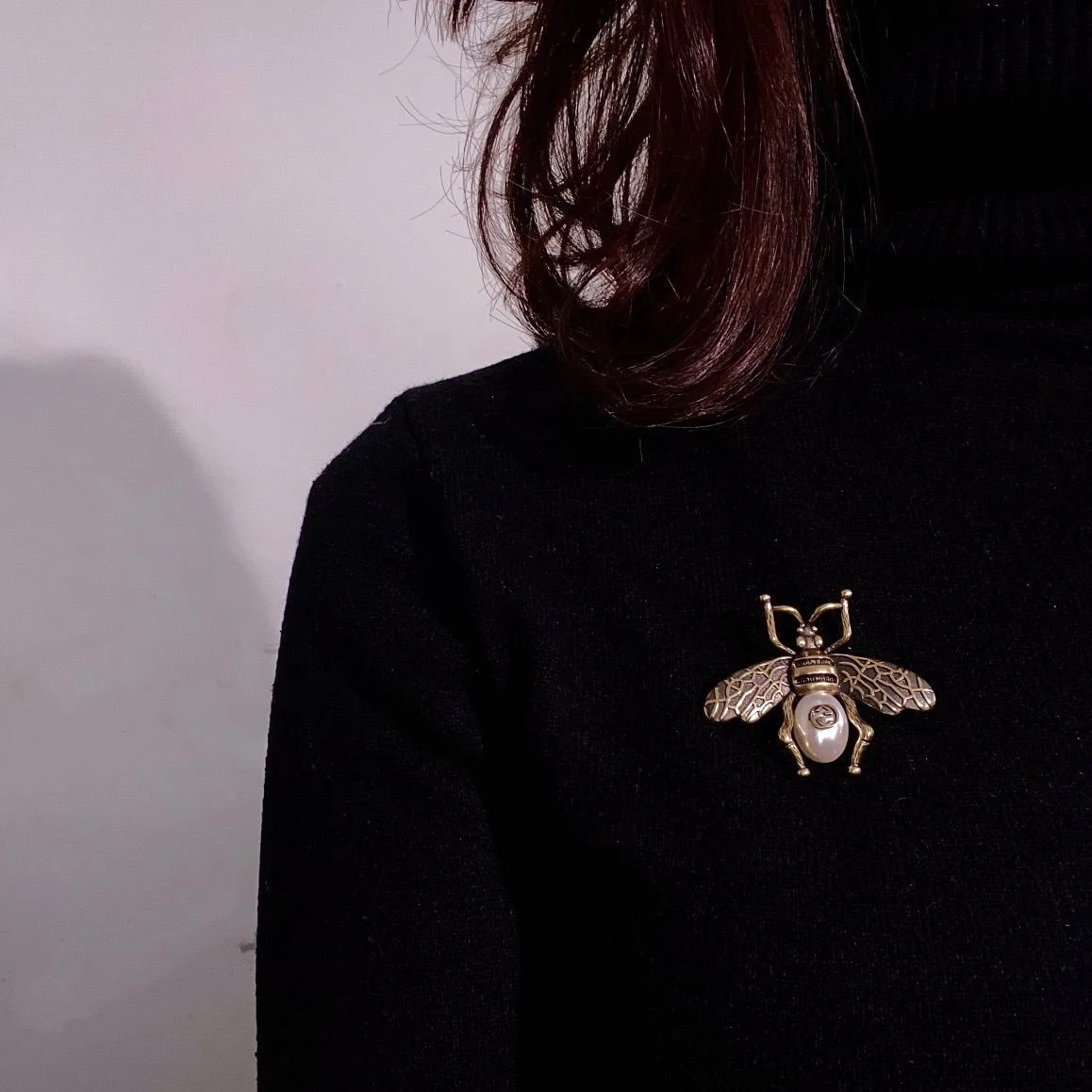 Gucci Pearl Red Diamond Bee Brooch Gold - Image 5