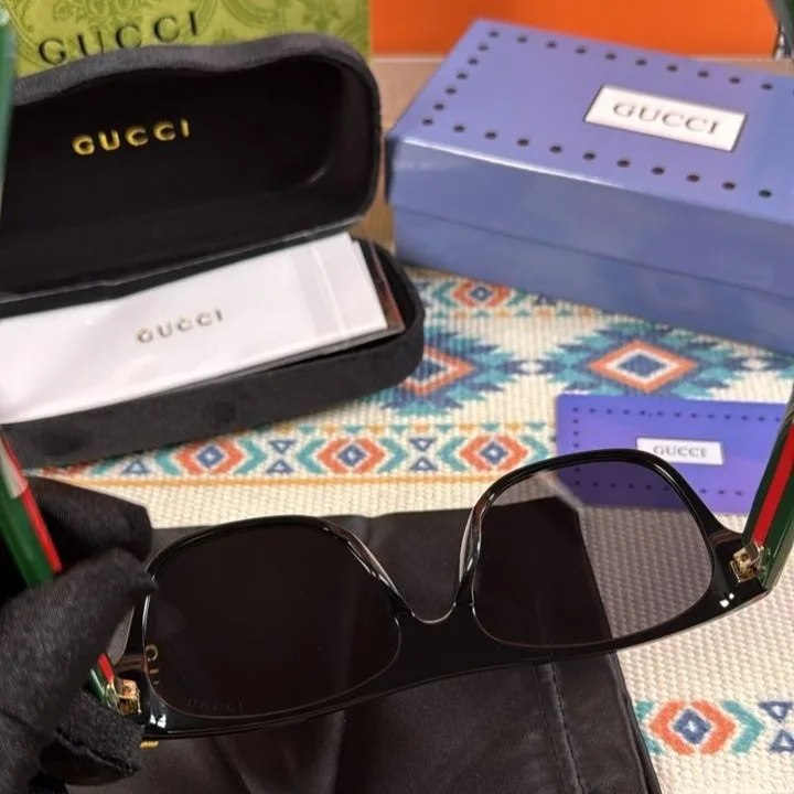 Gucci Square Frame Sunglasses Brown - Image 3