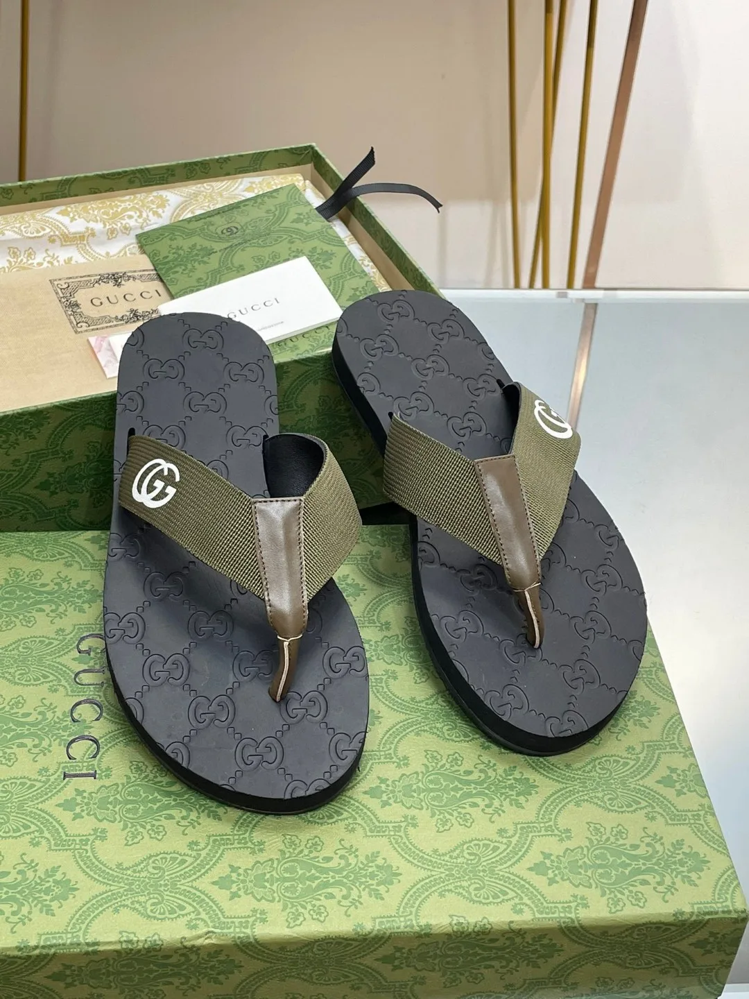 Alternative view of Gucci Thong Sandal Green