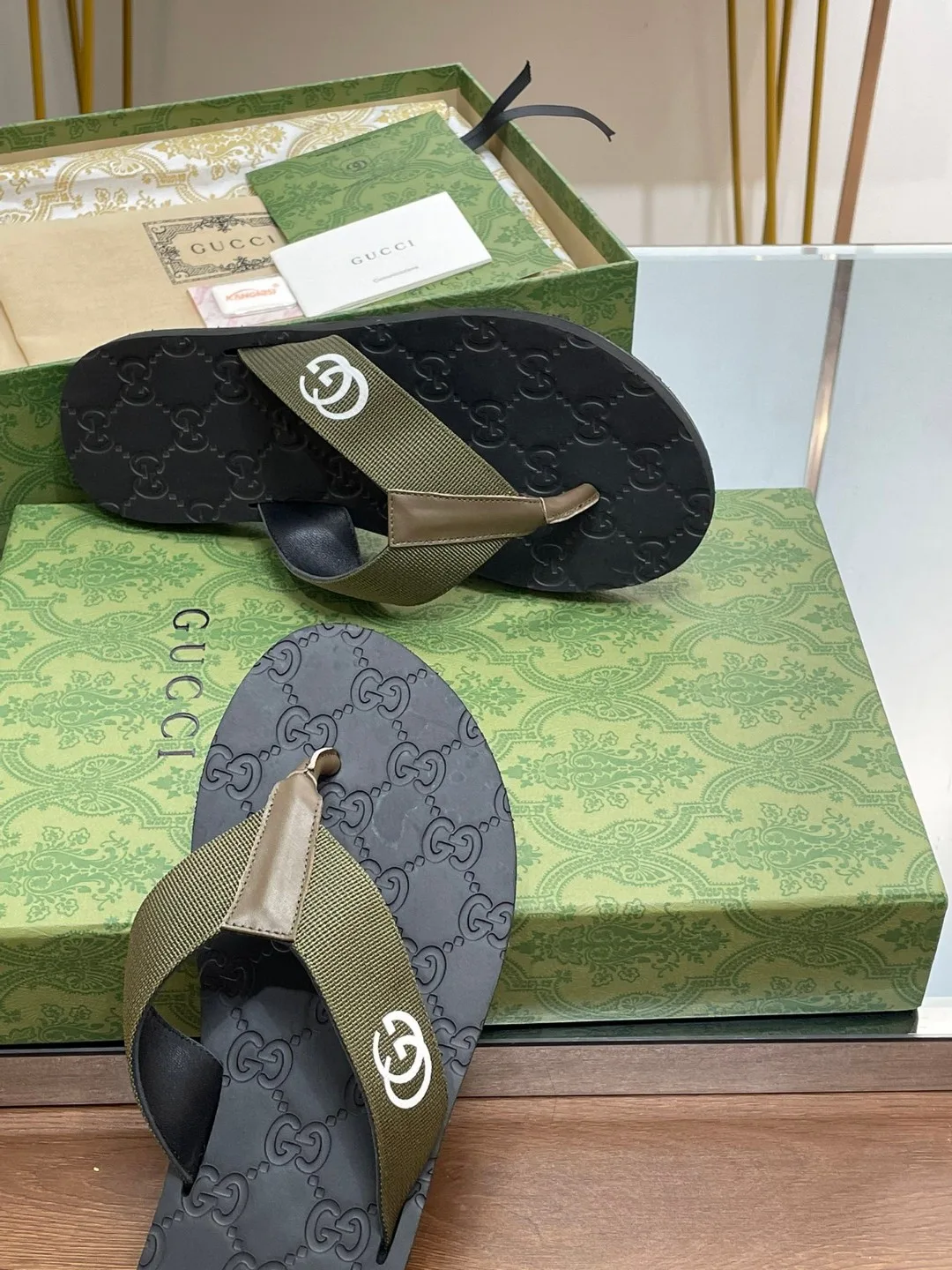 Gucci Thong Sandal Green - Image 8