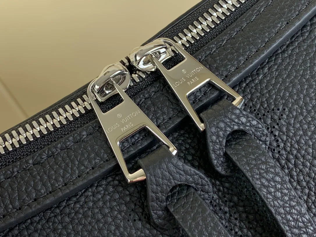 Alternative view of Louis Vuitton Hand It All MM Black /