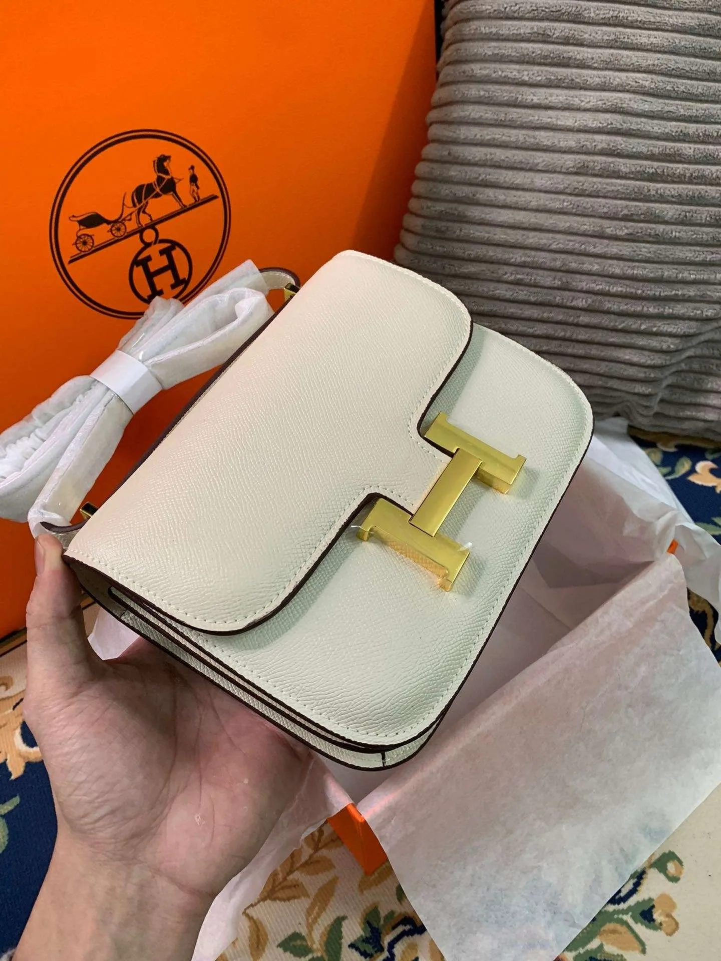 Hermes Constance 18