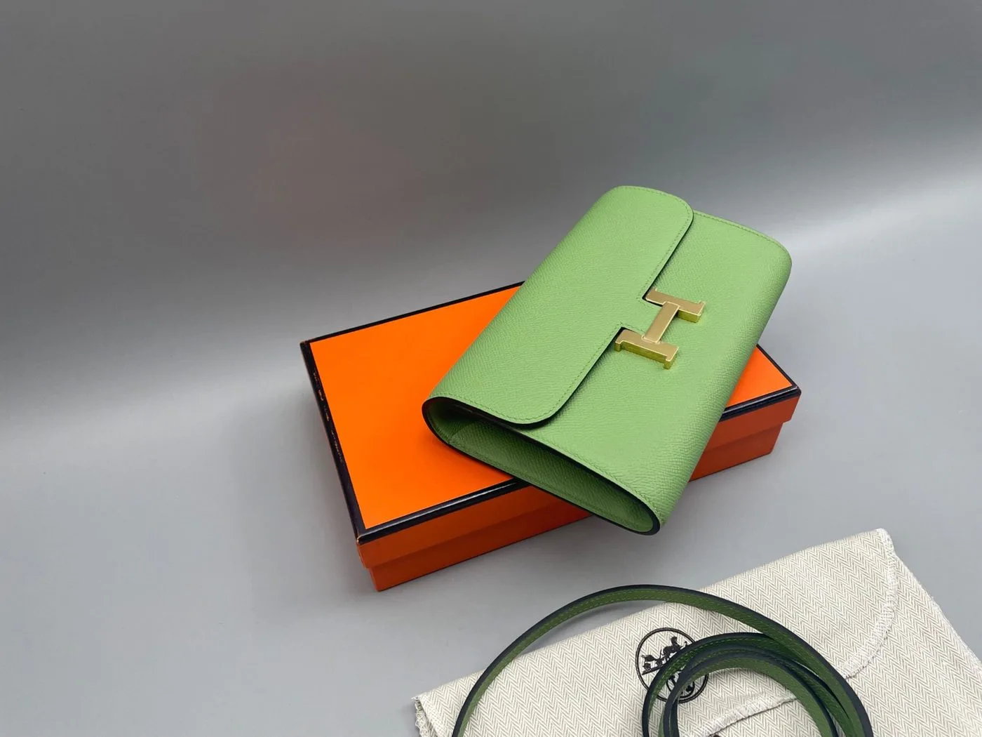 Alternative view of Hermes Constance Long Togo Wallet Green, Gold Toned Hardware Bag