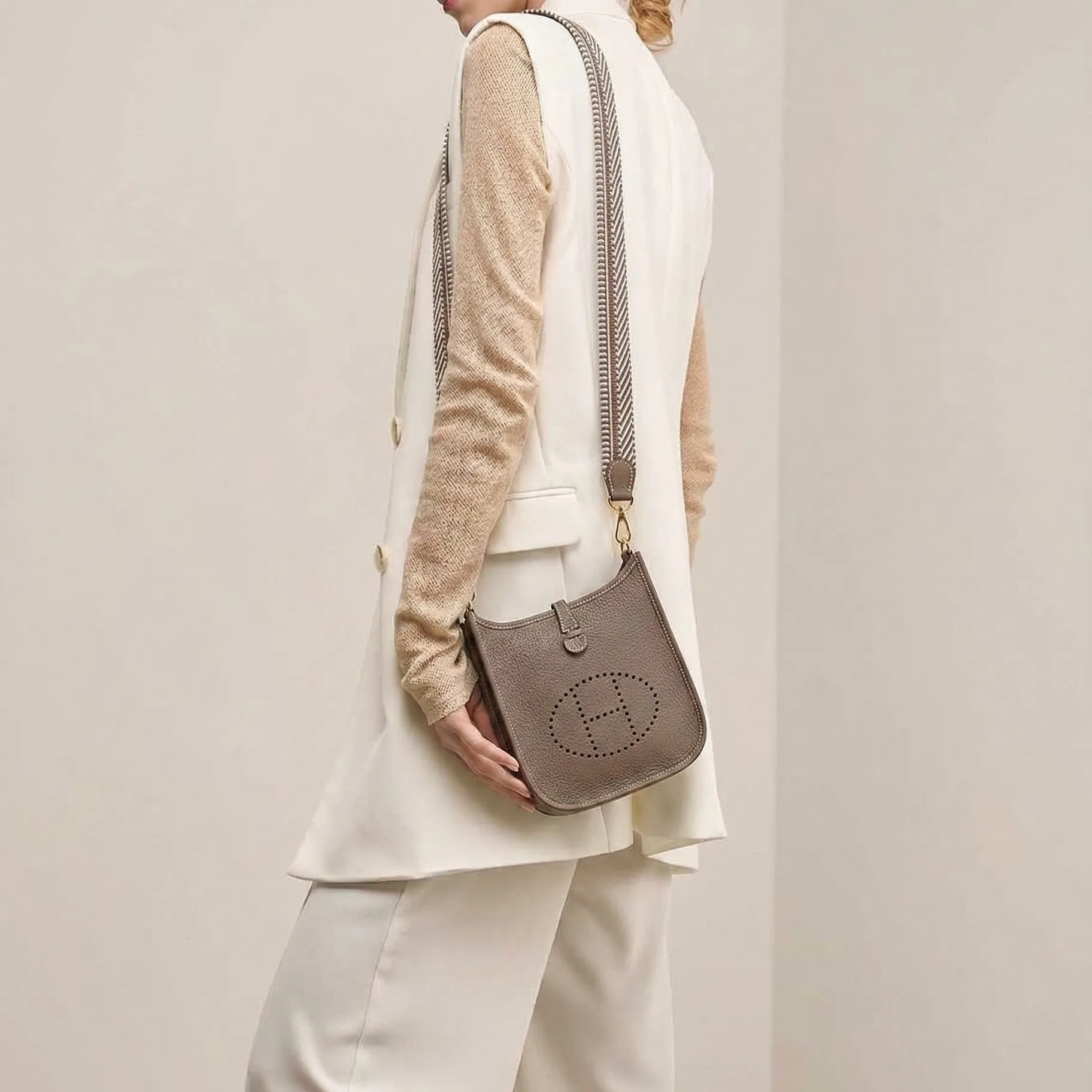 Alternative view of Hermes Evelyne 16 Amazone Shoulder Bag / Etoupe Gold Hardware