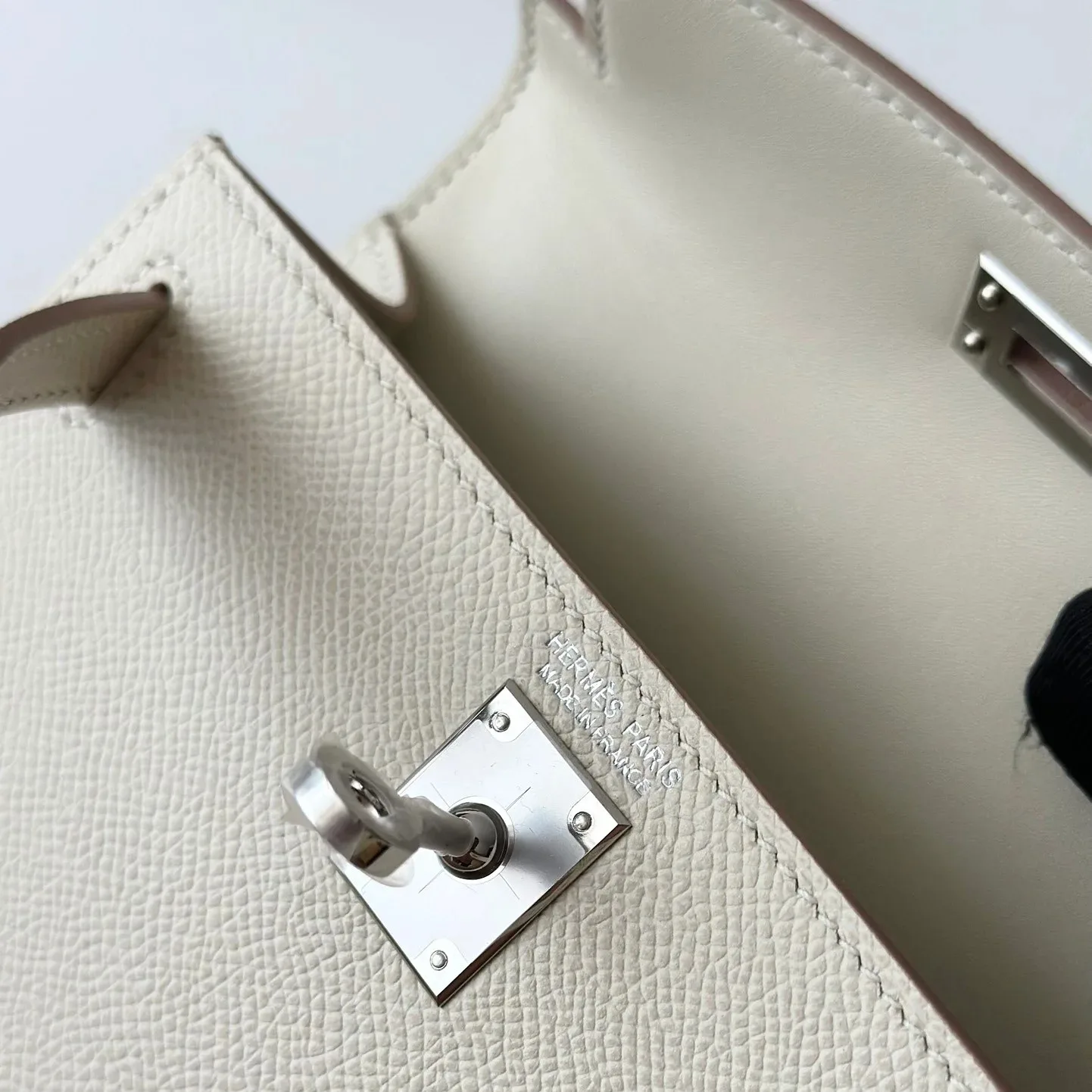 Hermes Kelly Mini Top Handle Bag / Craie Epsom Palladium Hardware - Image 8
