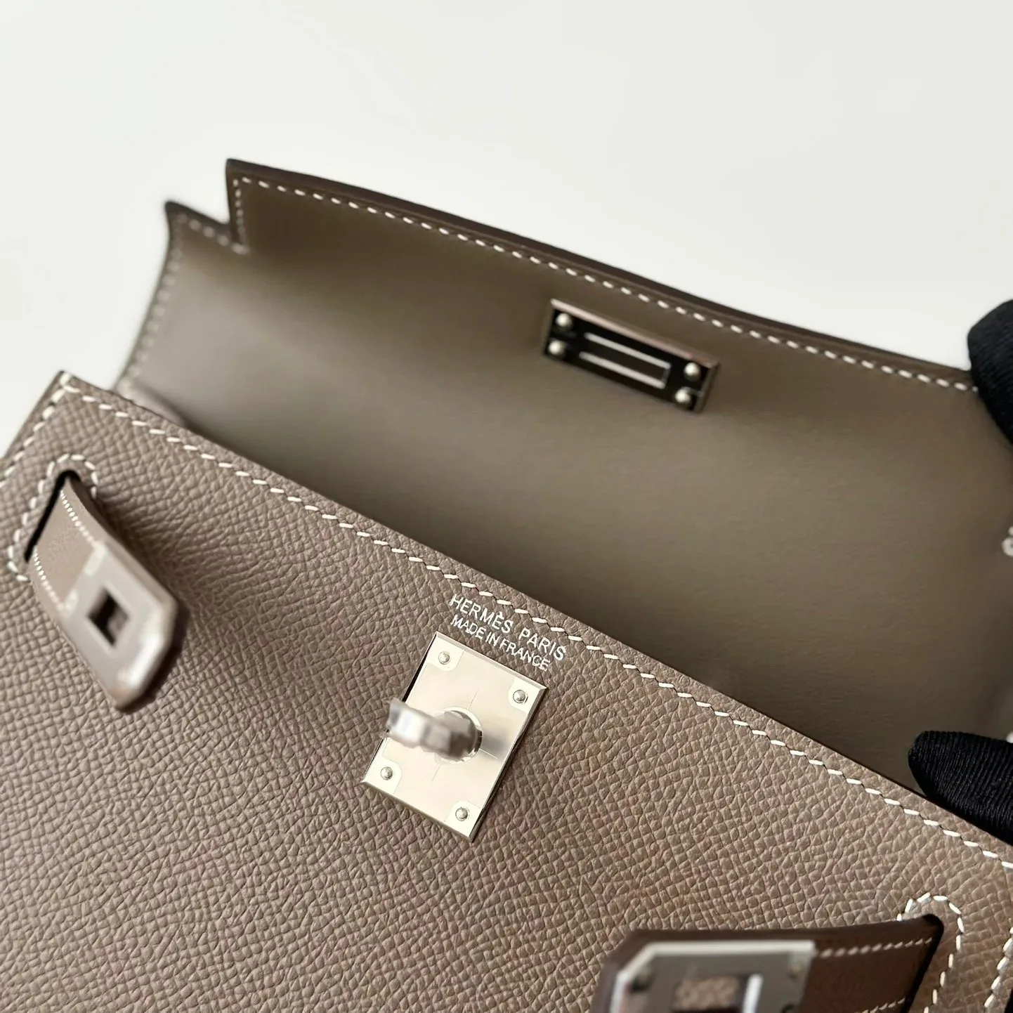 Hermes Kelly Mini Top Handle Bag / Etoupe Epsom Palladium Hardware - Image 8
