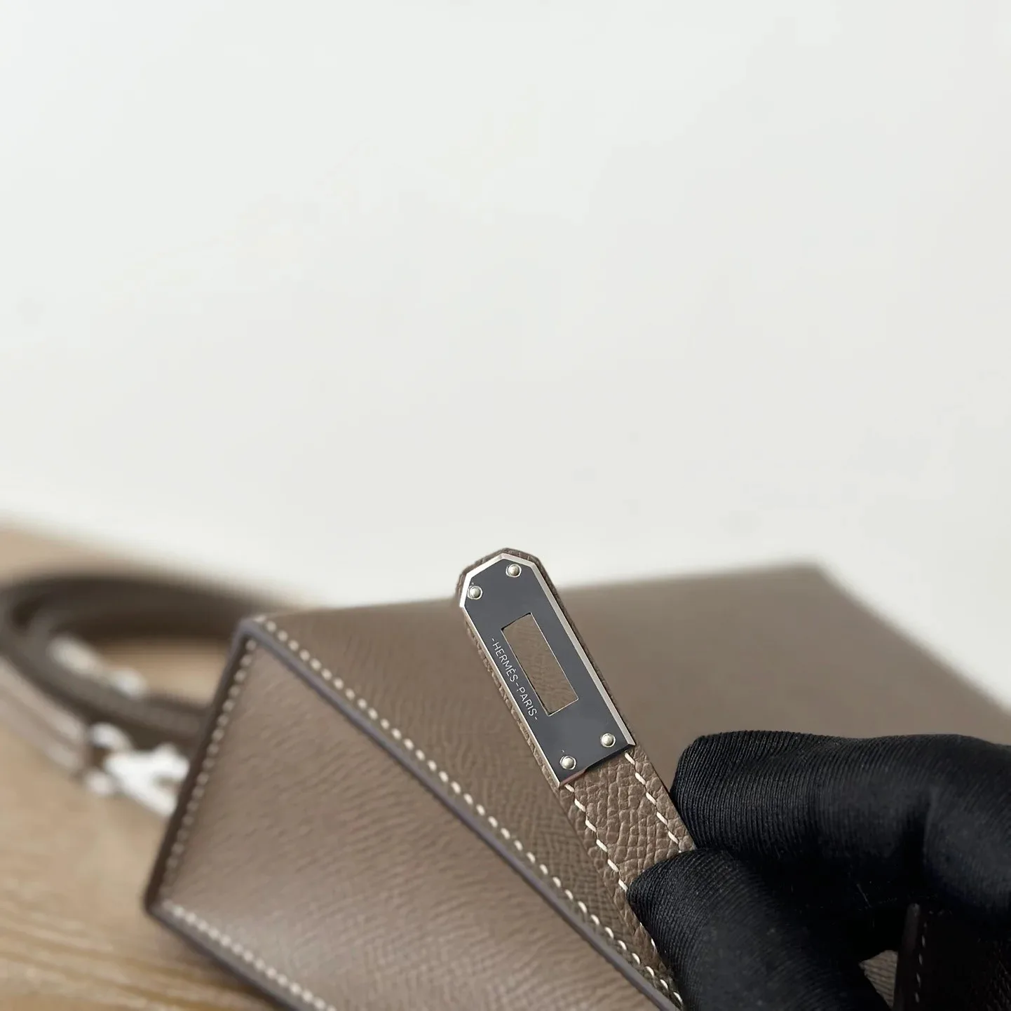 Hermes Kelly Mini Top Handle Bag / Etoupe Epsom Palladium Hardware - Image 9
