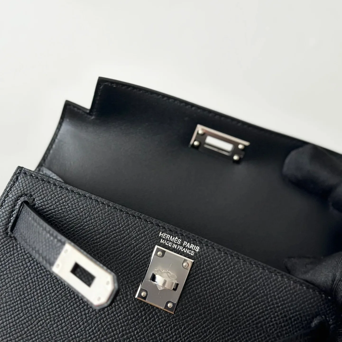 Hermes Kelly Mini Top Handle Bag / Noir Epsom Palladium Hardware - Image 8