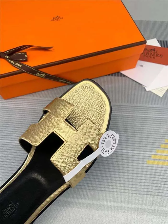 Alternative view of Hermes Oran Sandal Gold