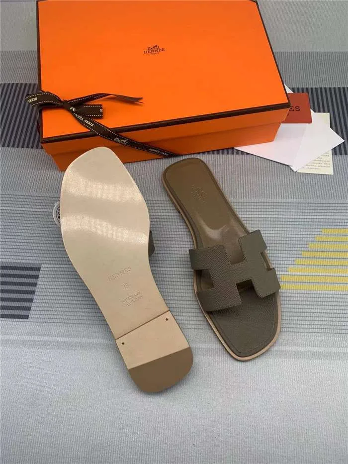 Alternative view of Hermes Oran Sandal Green Khaki