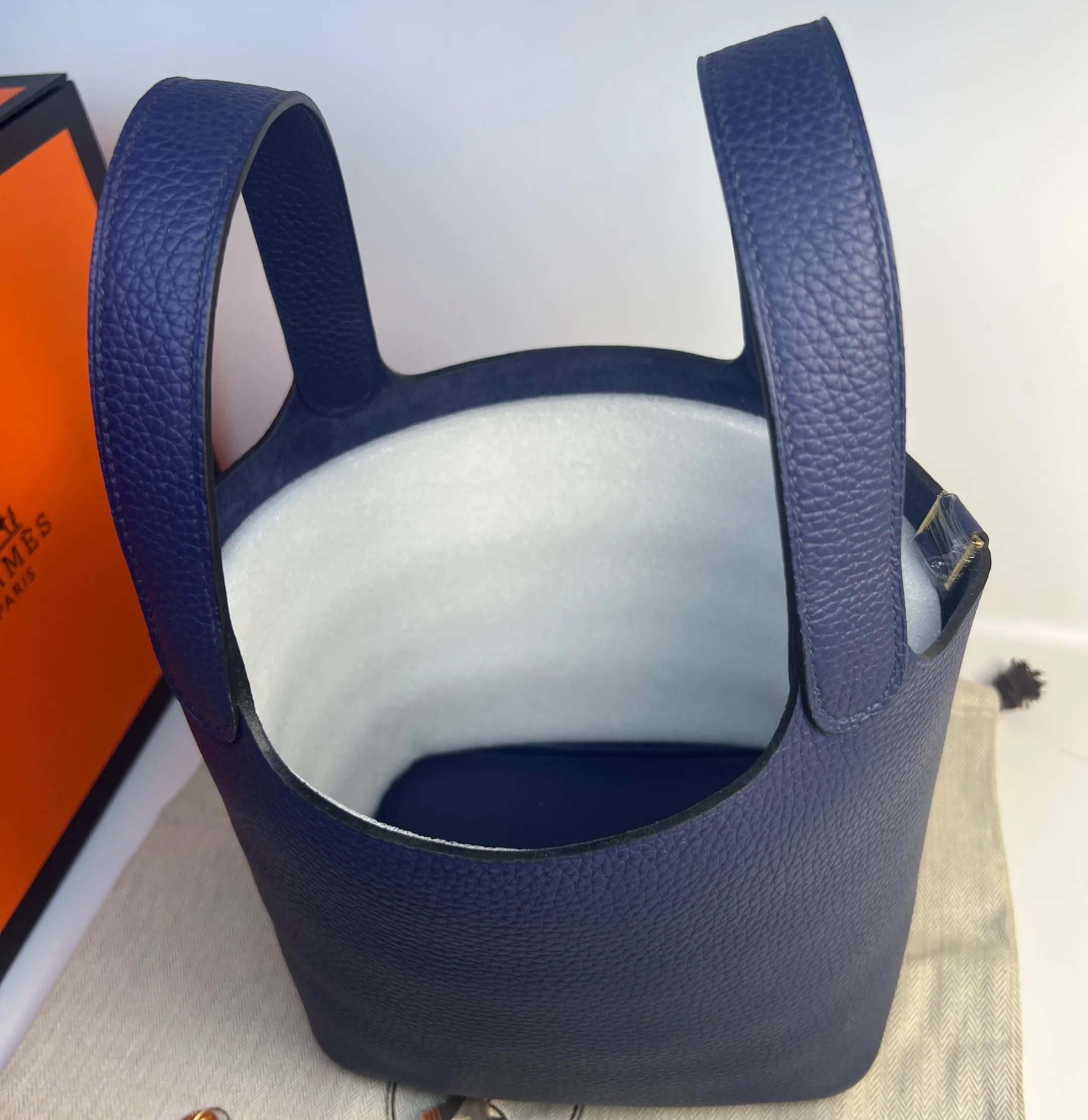 Hermes Picotin Lock 18 Top Handle Bag / Blue Saphir Gold Hardware - Image 6