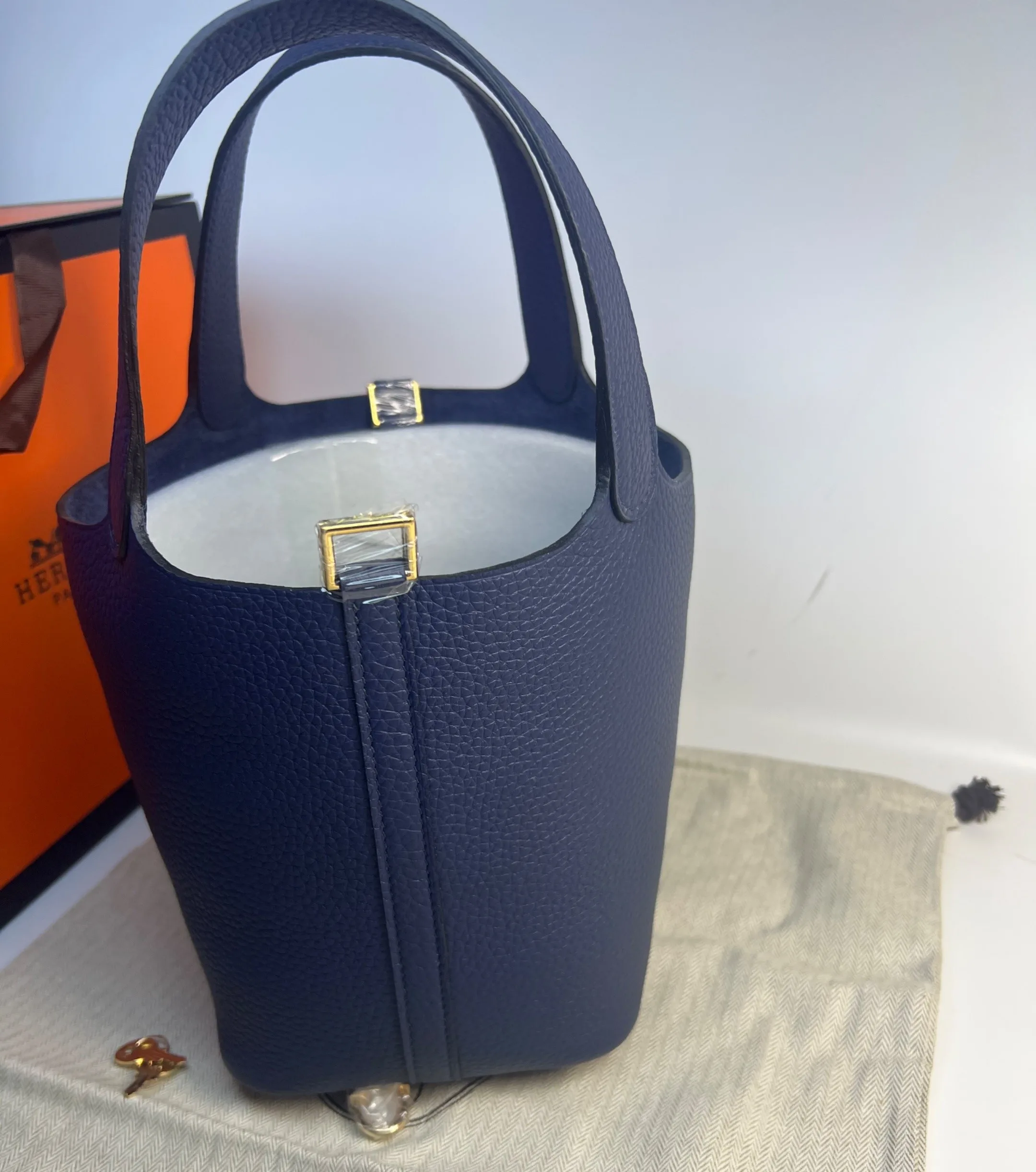 Hermes Picotin Lock 18 Top Handle Bag / Blue Saphir Gold Hardware - Image 5