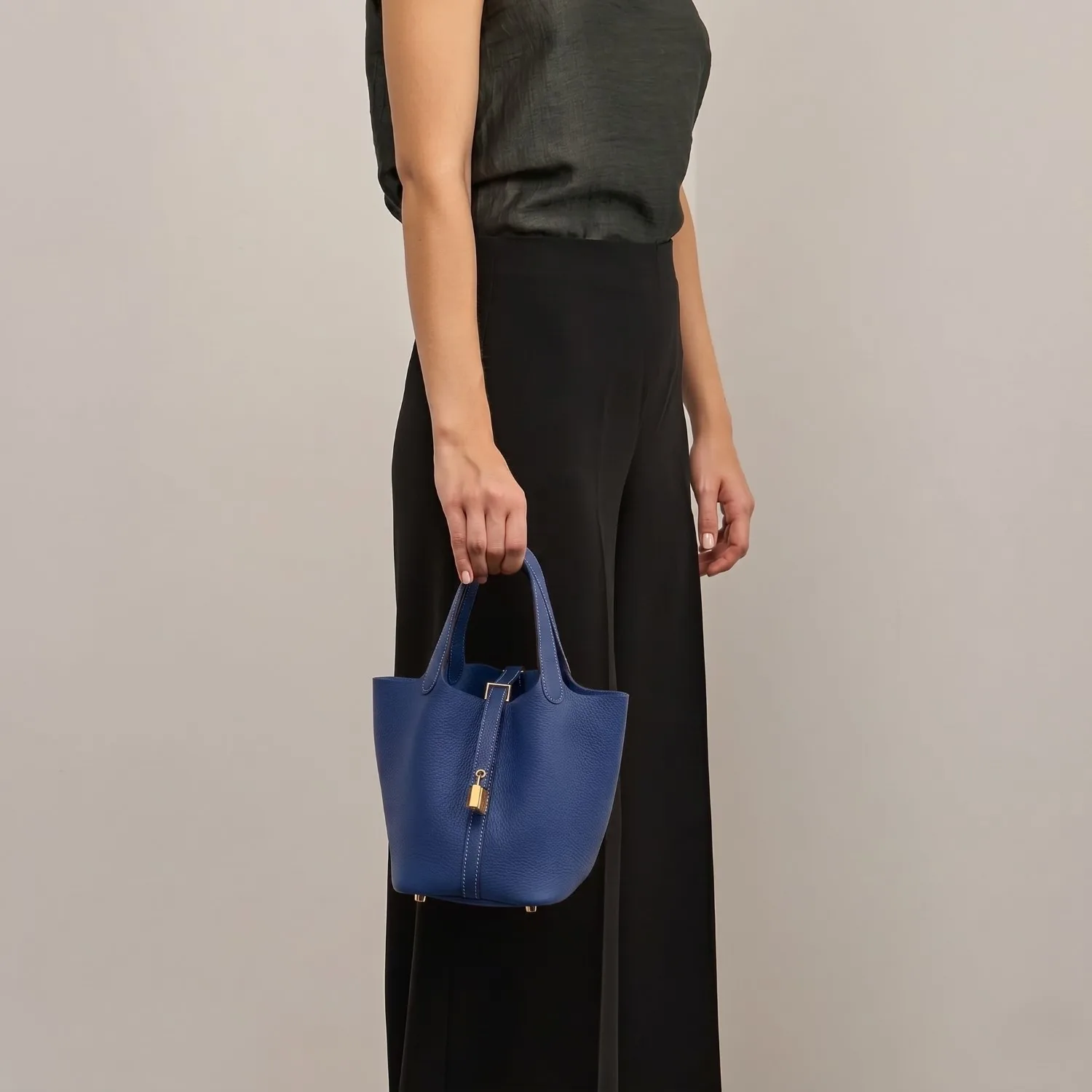 Alternative view of Hermes Picotin Lock 18 Top Handle Bag / Blue Saphir Gold Hardware