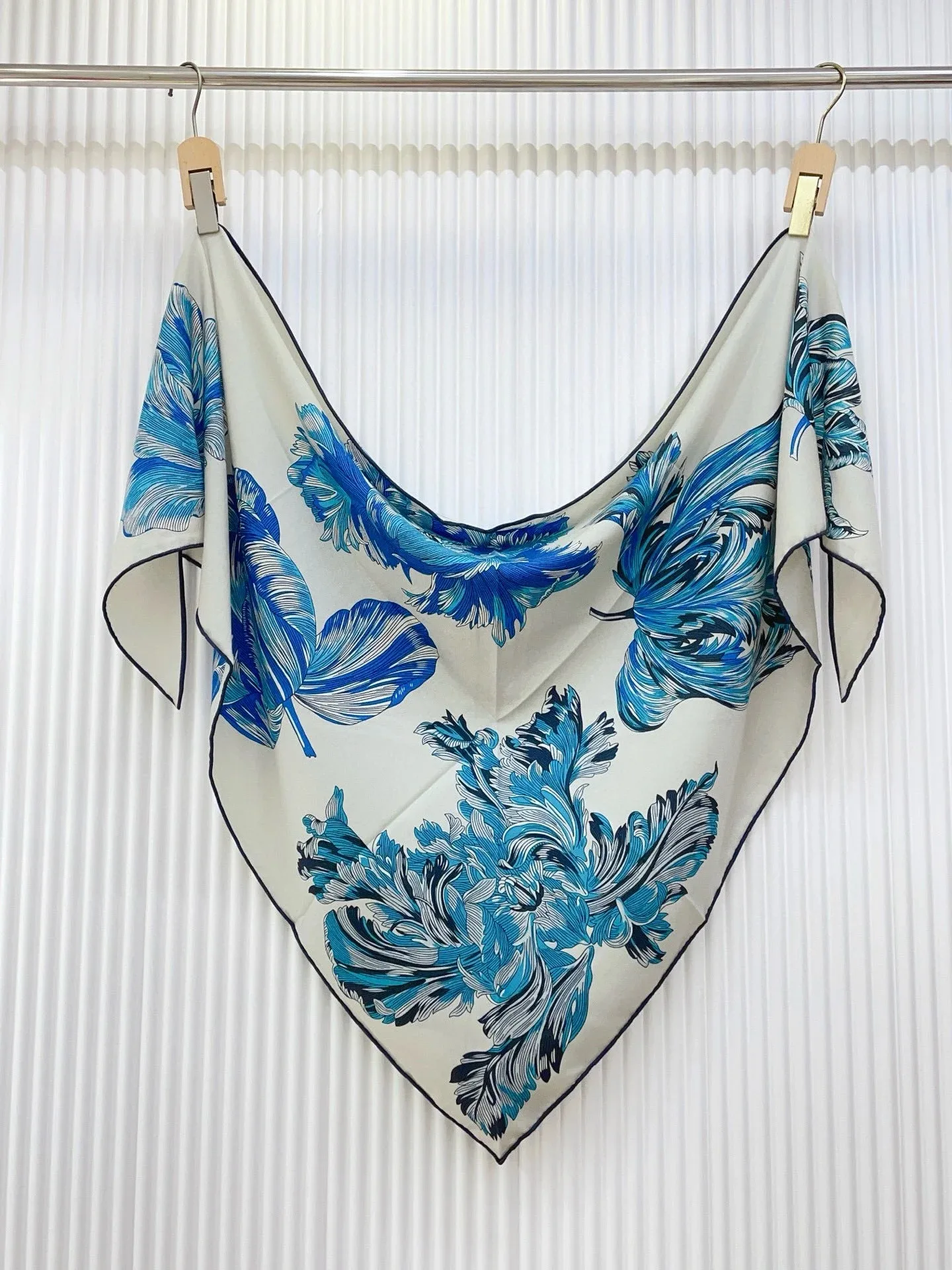 Hermes Tulipomanie Triangle Scarf Bleu Electrique 11 - Image 8