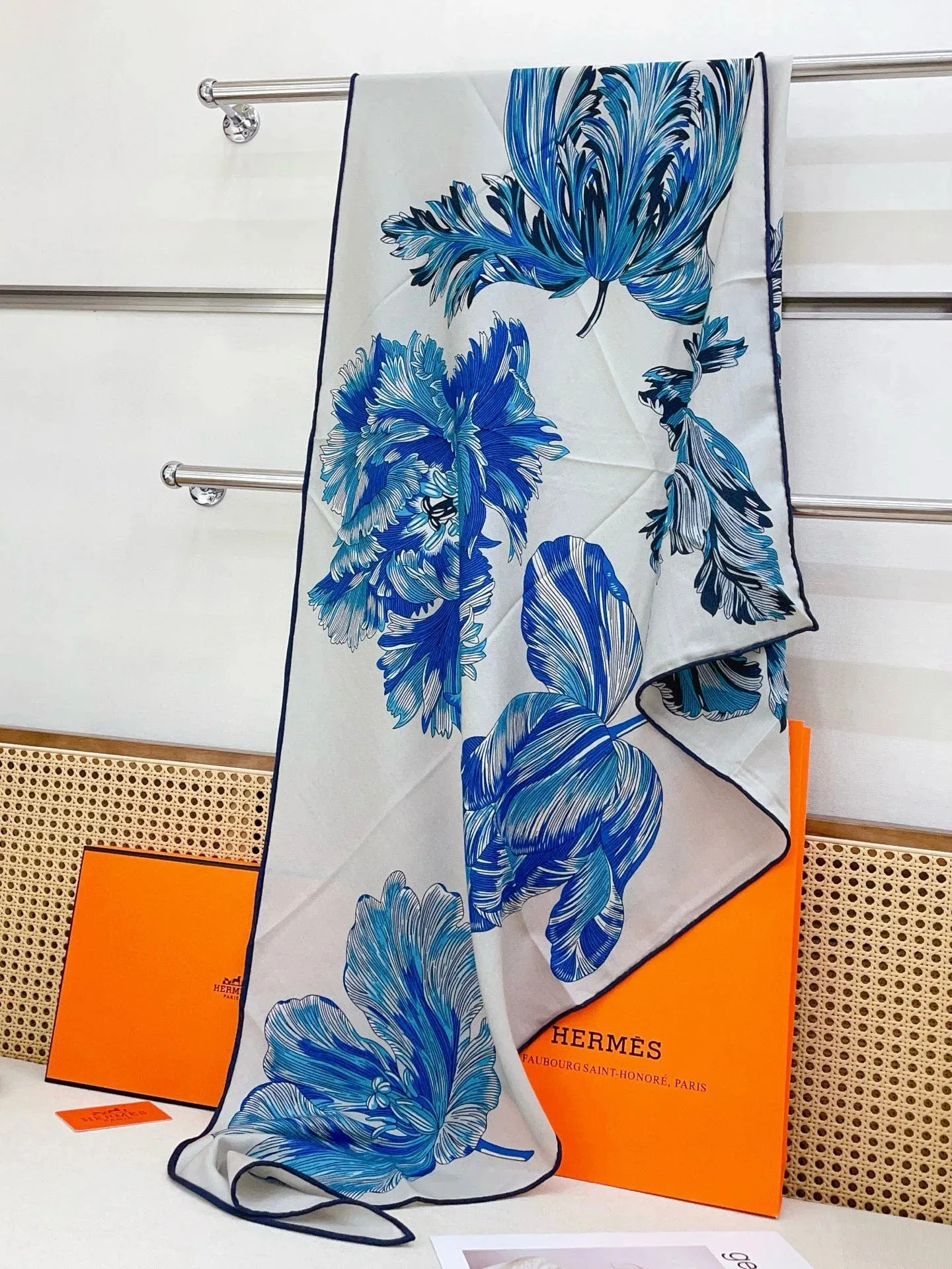 Hermes Tulipomanie Triangle Scarf Bleu Electrique 11 - Image 7