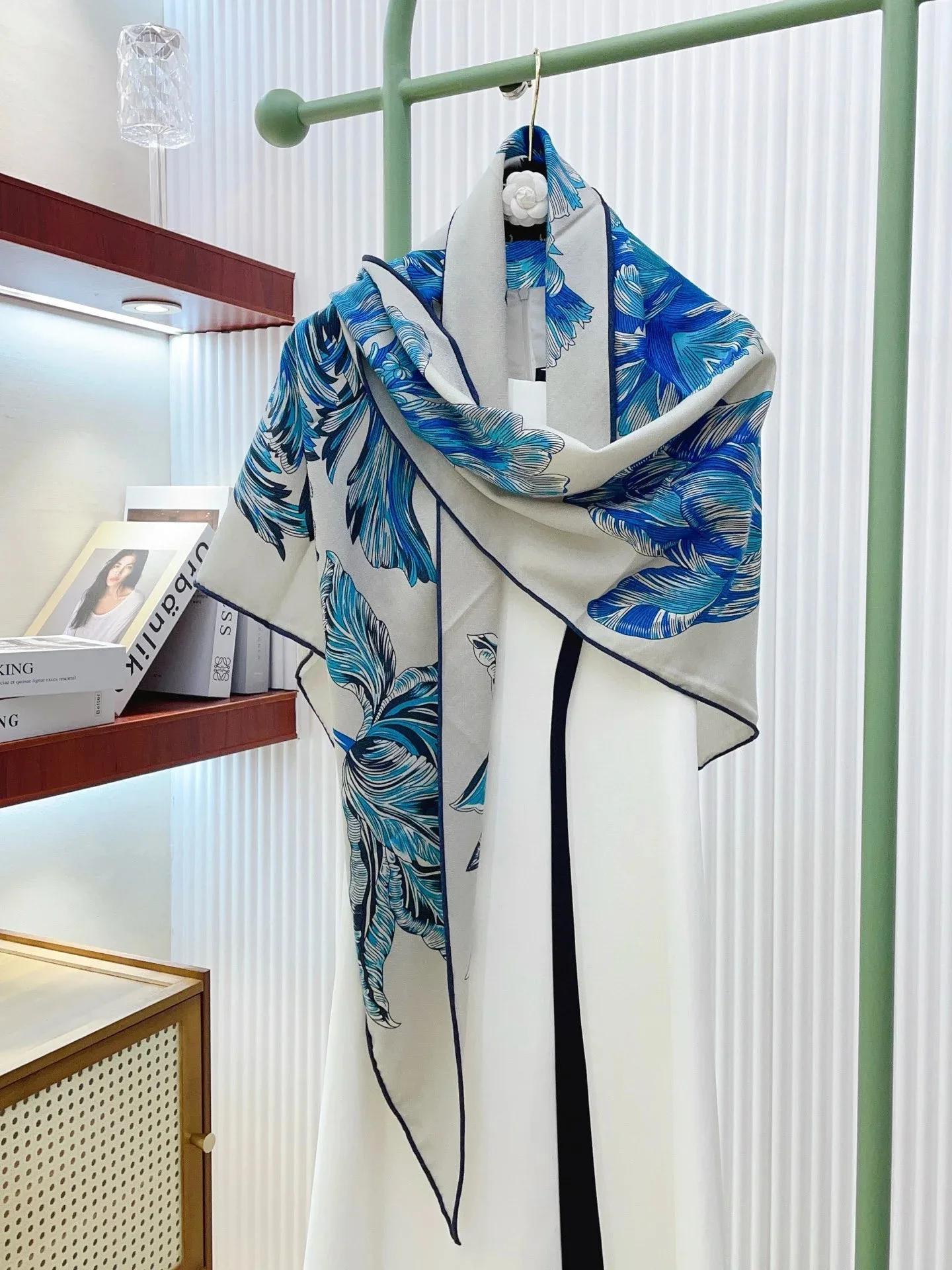 Hermes Tulipomanie Triangle Scarf Bleu Electrique 11 - Image 3