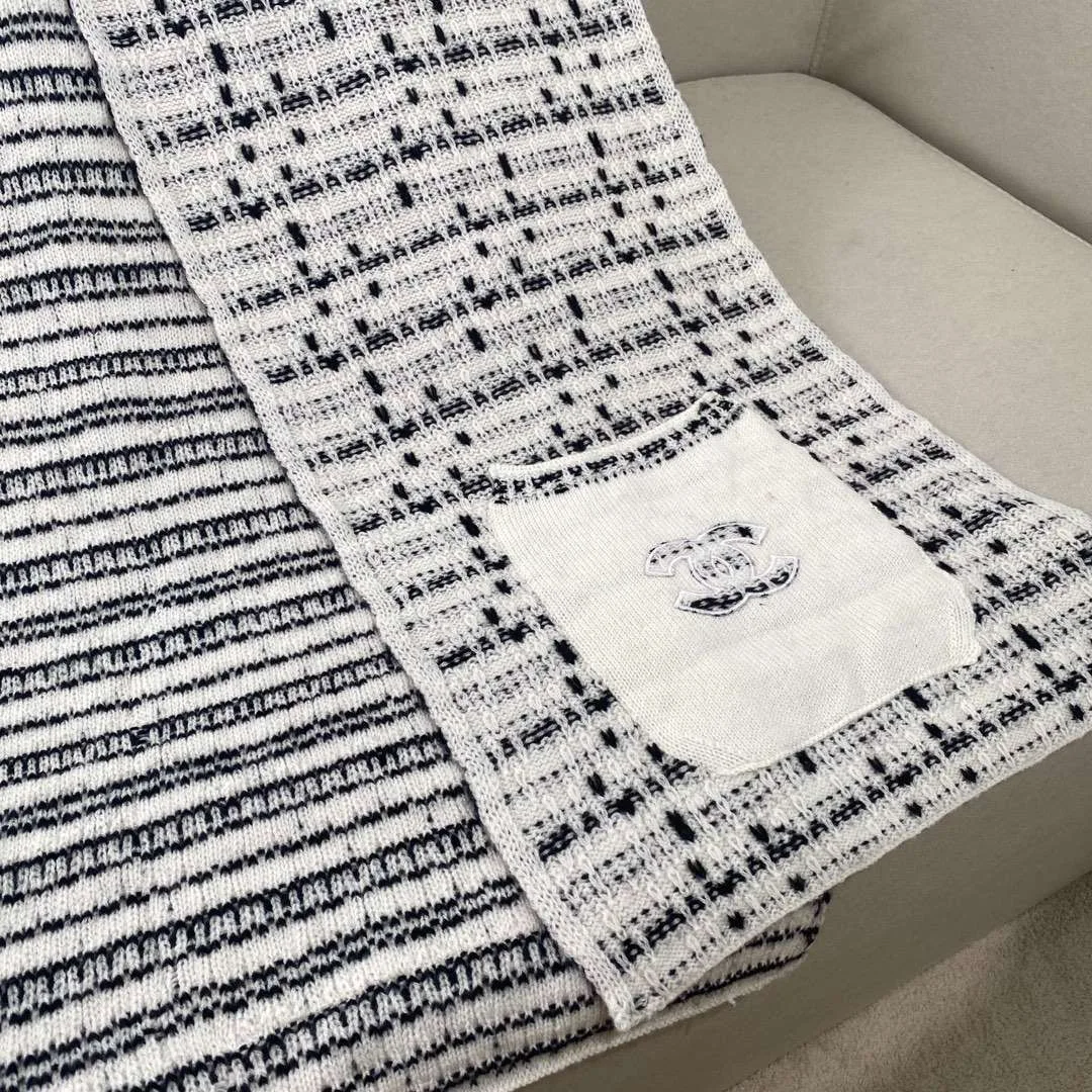 Chanel High-End Cashmere Scarf White - Image 9