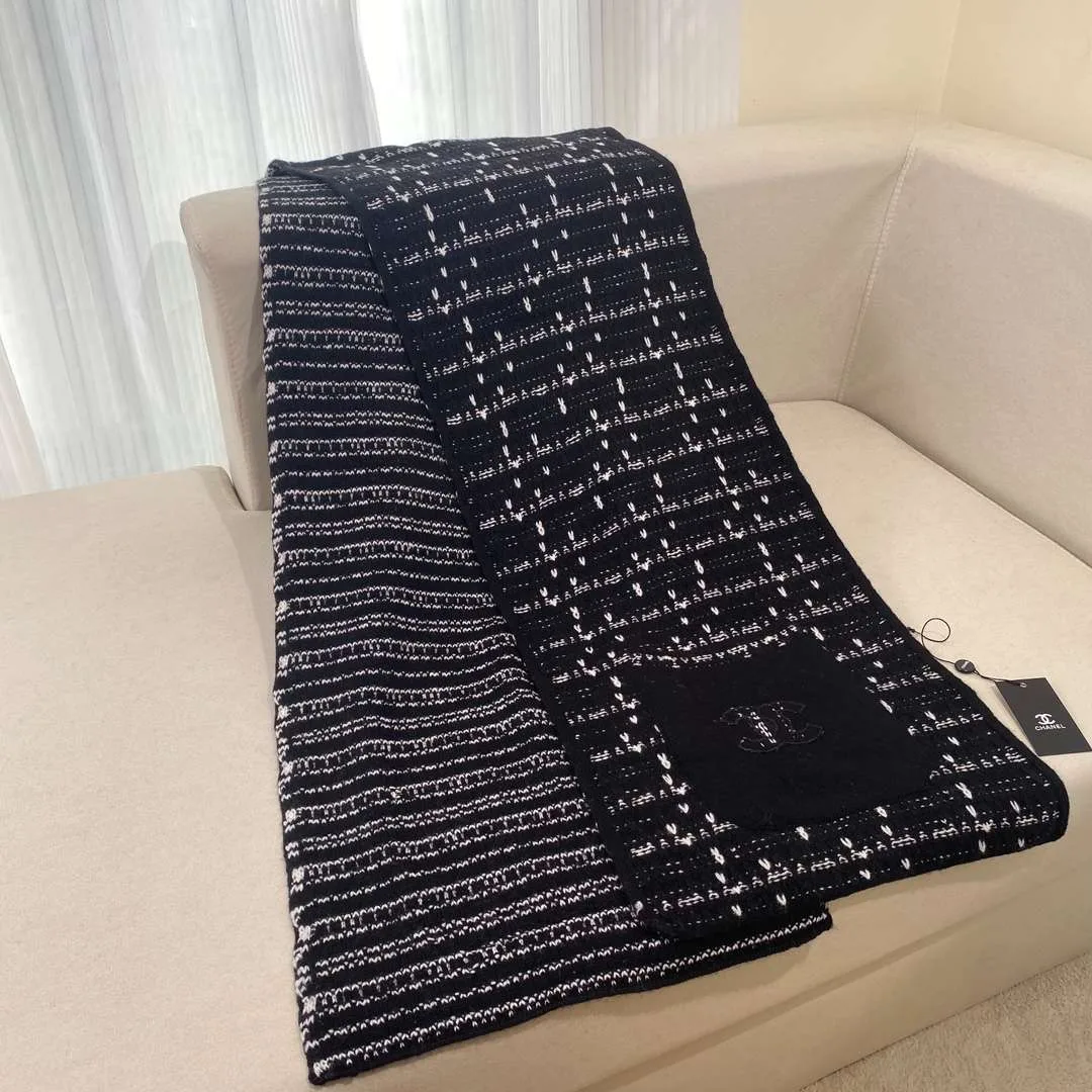Chanel High-End Cashmere Scarf Black - Image 9