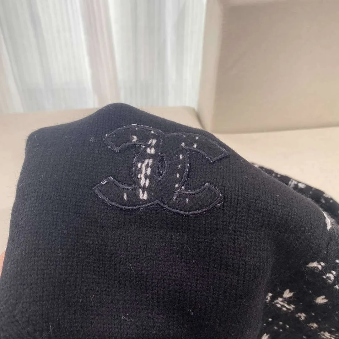 Chanel High-End Cashmere Scarf Black - Image 8