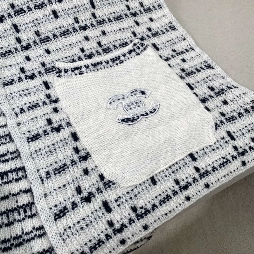 Chanel High-End Cashmere Scarf White - Image 7