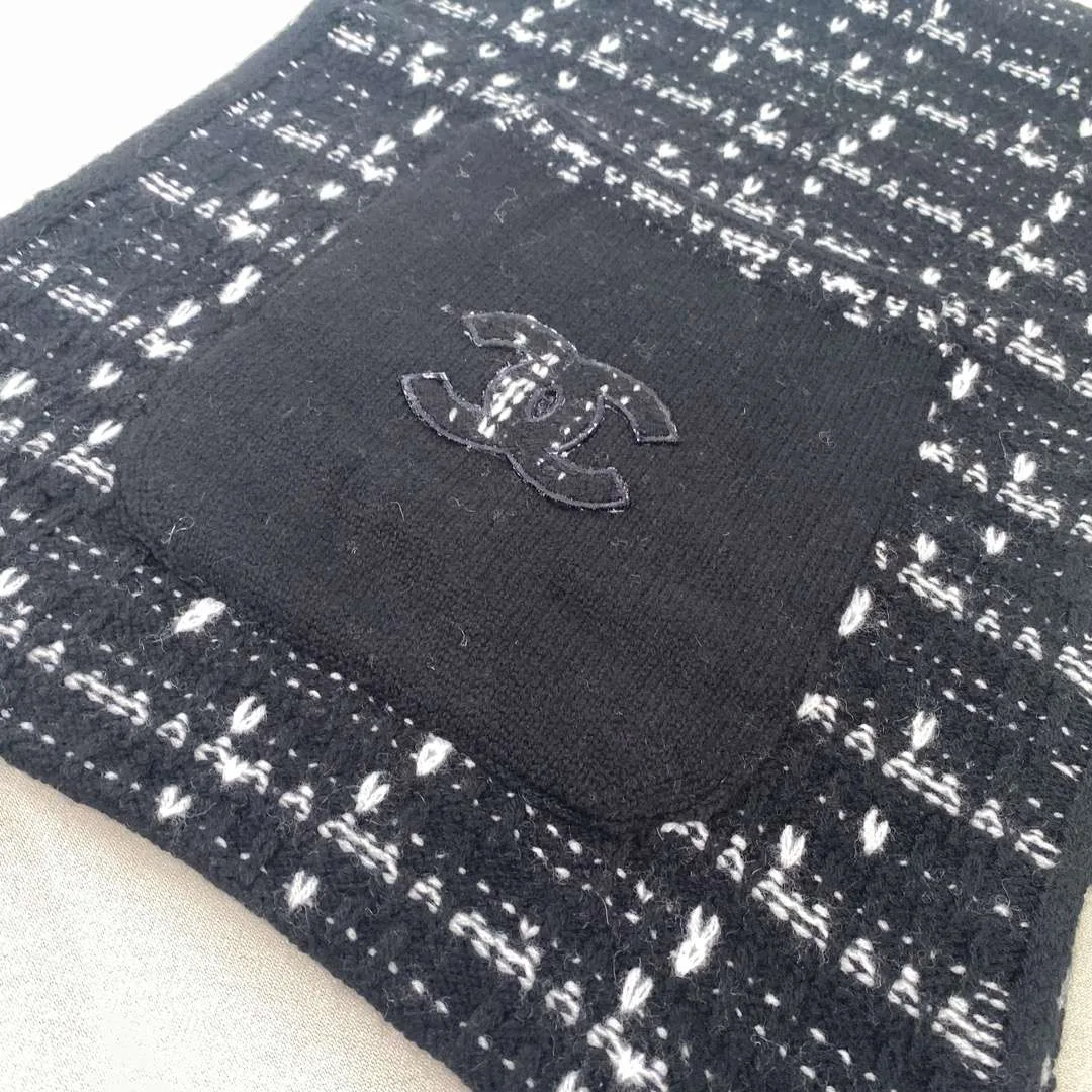 Chanel High-End Cashmere Scarf Black - Image 7