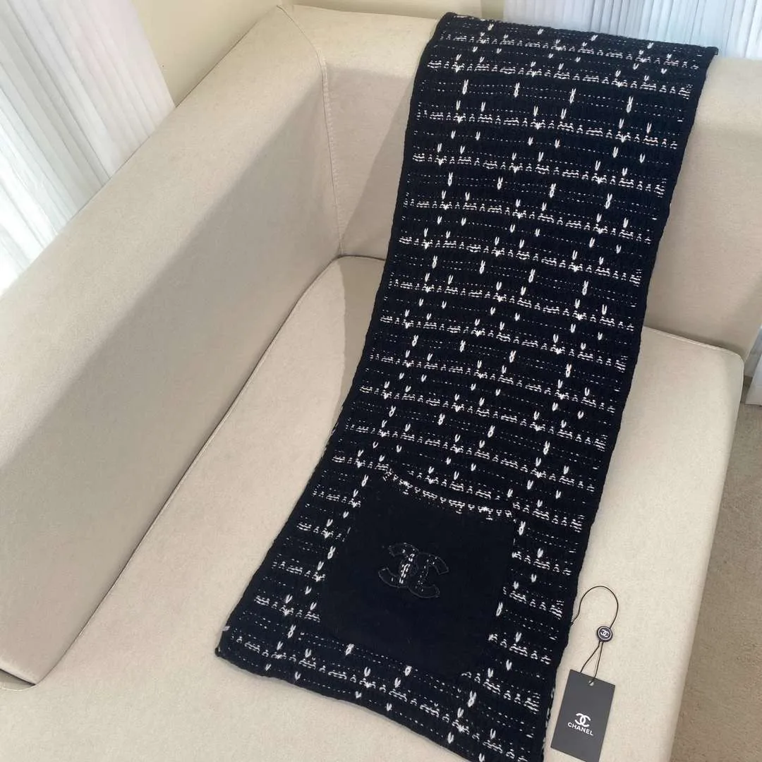 Chanel High-End Cashmere Scarf Black - Image 5