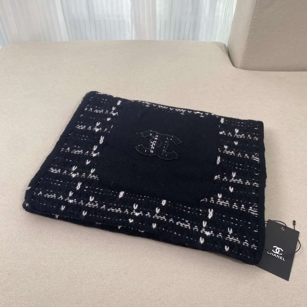 Chanel High-End Cashmere Scarf Black - Image 6