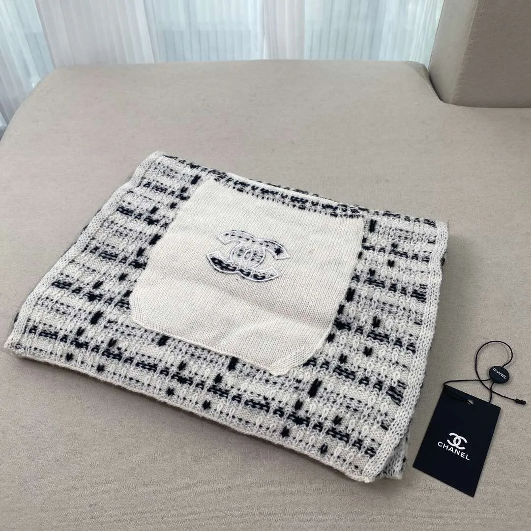 Chanel High-End Cashmere Scarf White - Image 4