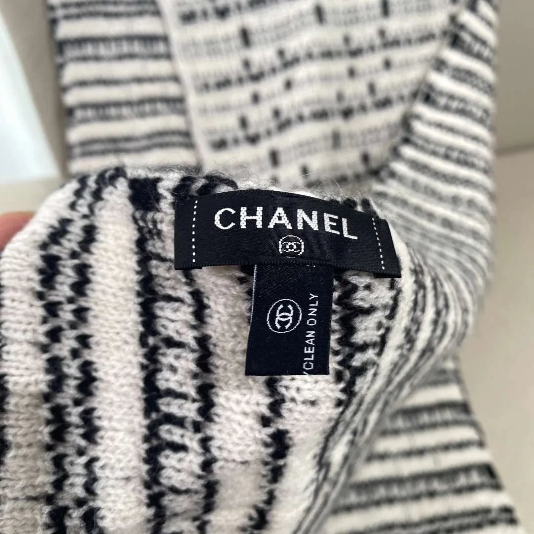 Alternative view of Chanel High-End Cashmere Scarf White