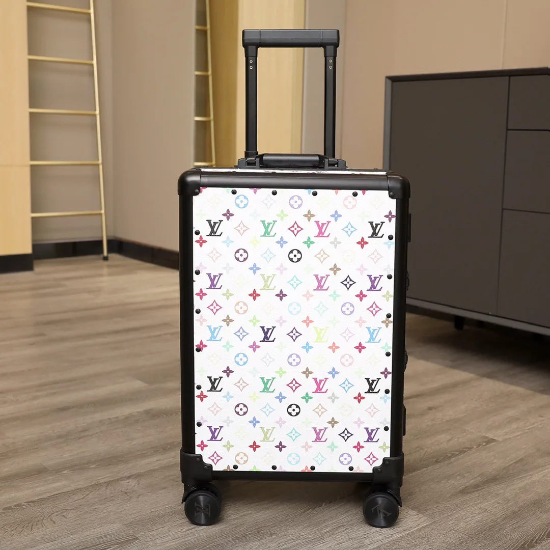 Alternative view of Louis Vuitton Horizon 55 Suitcase / White Black Hardware