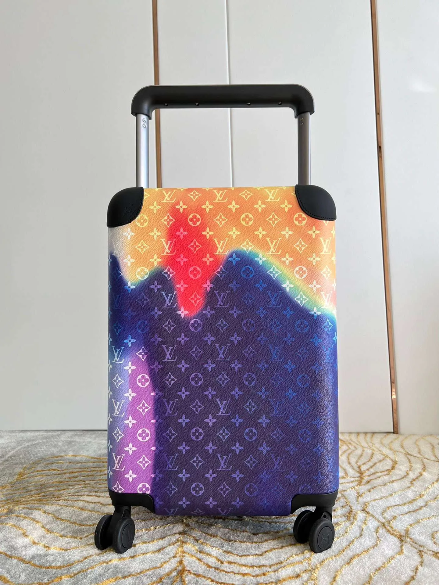 Alternative view of Louis Vuitton Horizon 55 Suitcase / Monogram Black Silver Hardware