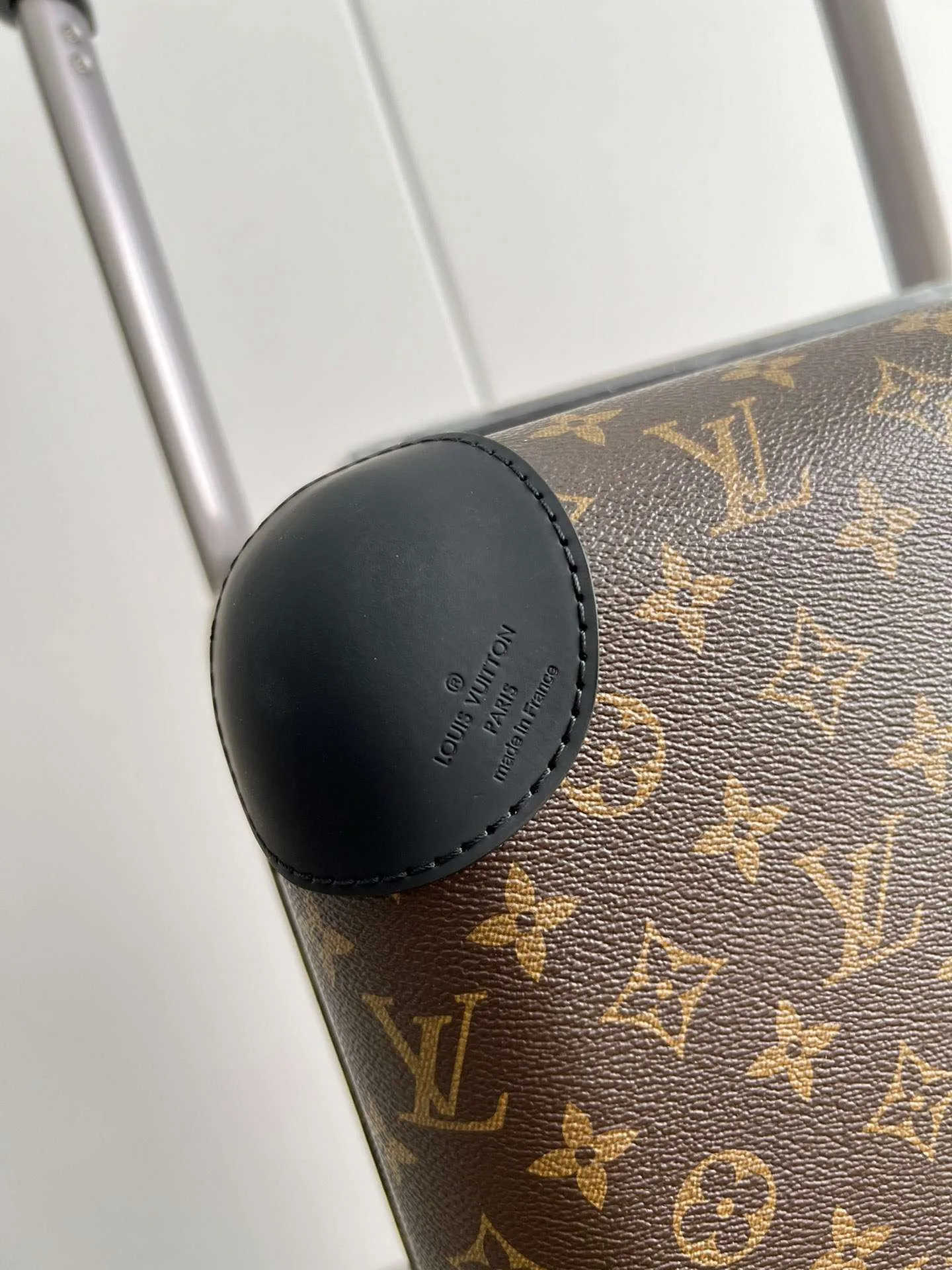 Louis Vuitton Horizon 55 Suitcase / Brown Champagne Hardware - Image 9