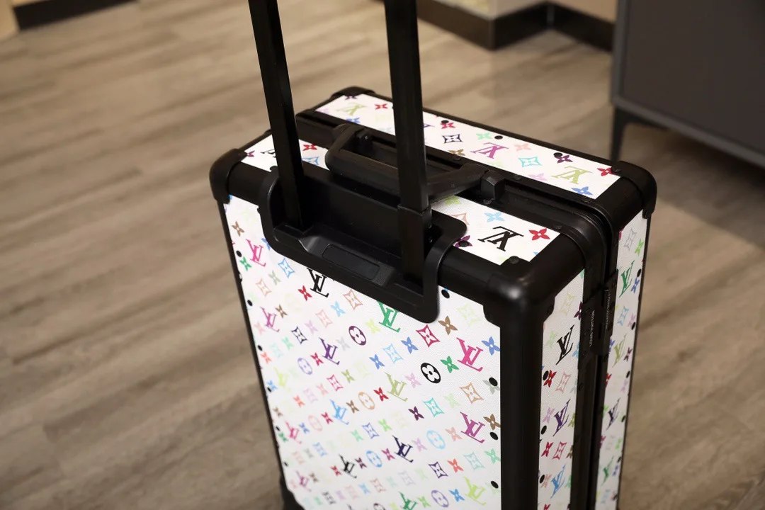 Louis Vuitton Horizon 55 Suitcase / White Black Hardware - Image 6