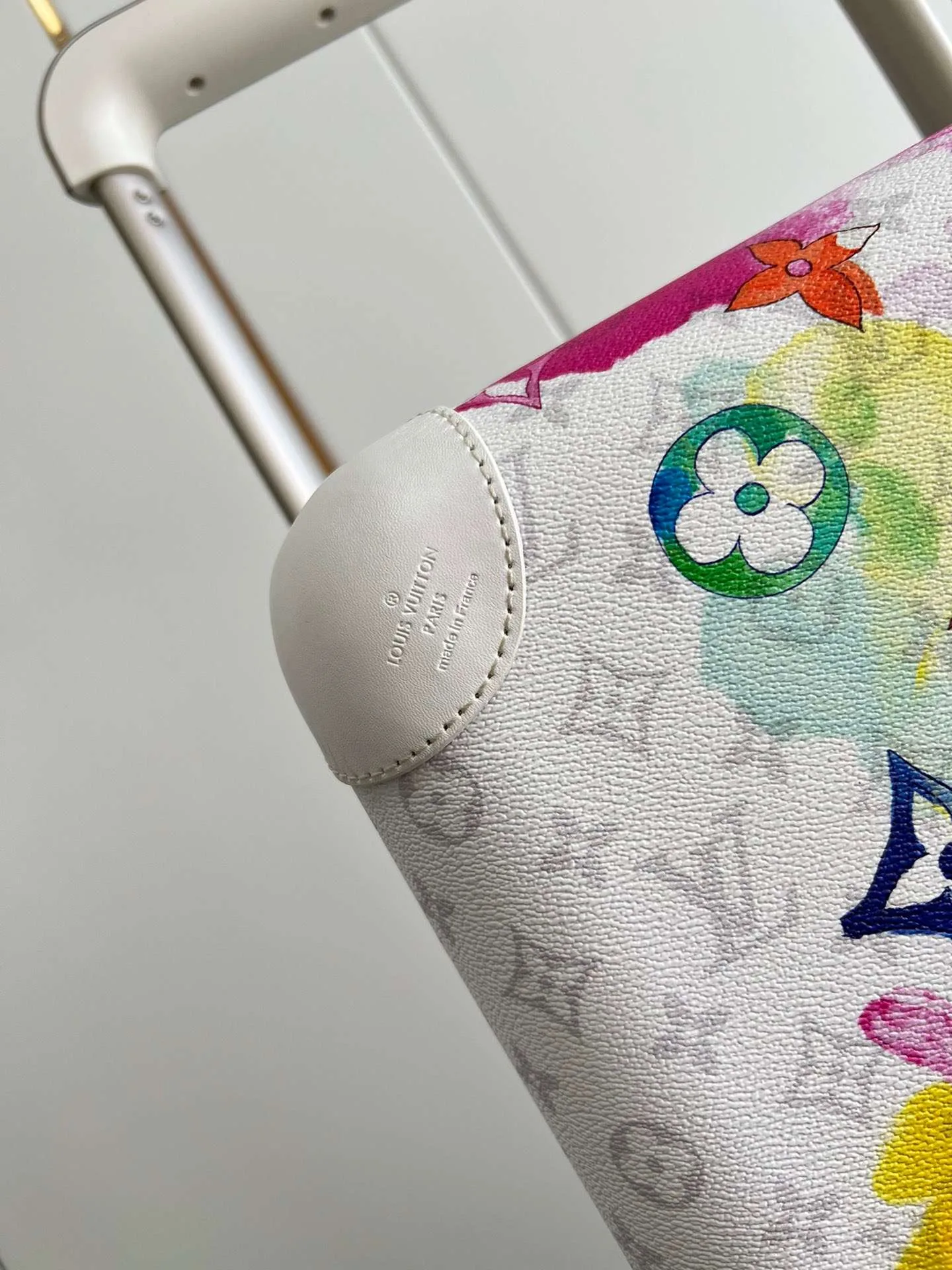 Louis Vuitton Horizon 55 Suitcase / White Silver Hardware - Image 9
