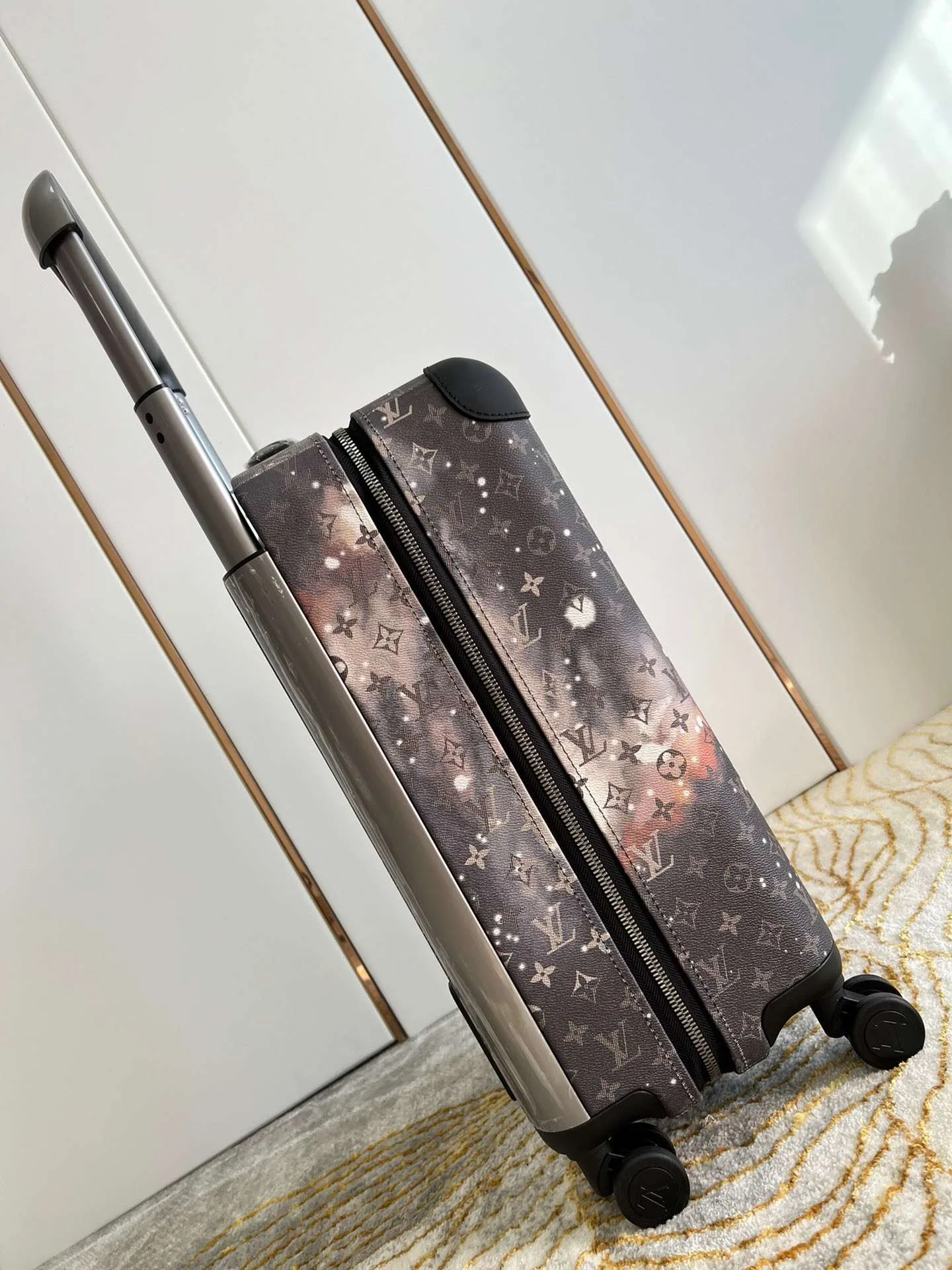 Louis Vuitton Monogram Horizon 55 Suitcase / Grey Silver Hardware - Image 8