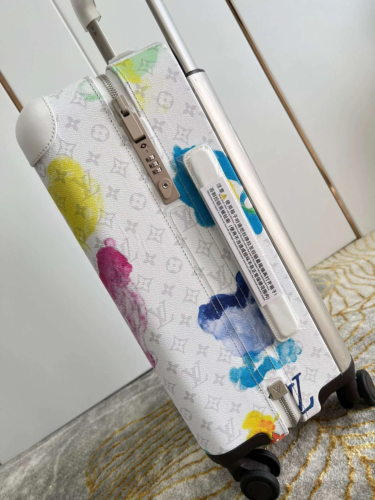 Louis Vuitton Horizon 55 Suitcase / White Silver Hardware - Image 4