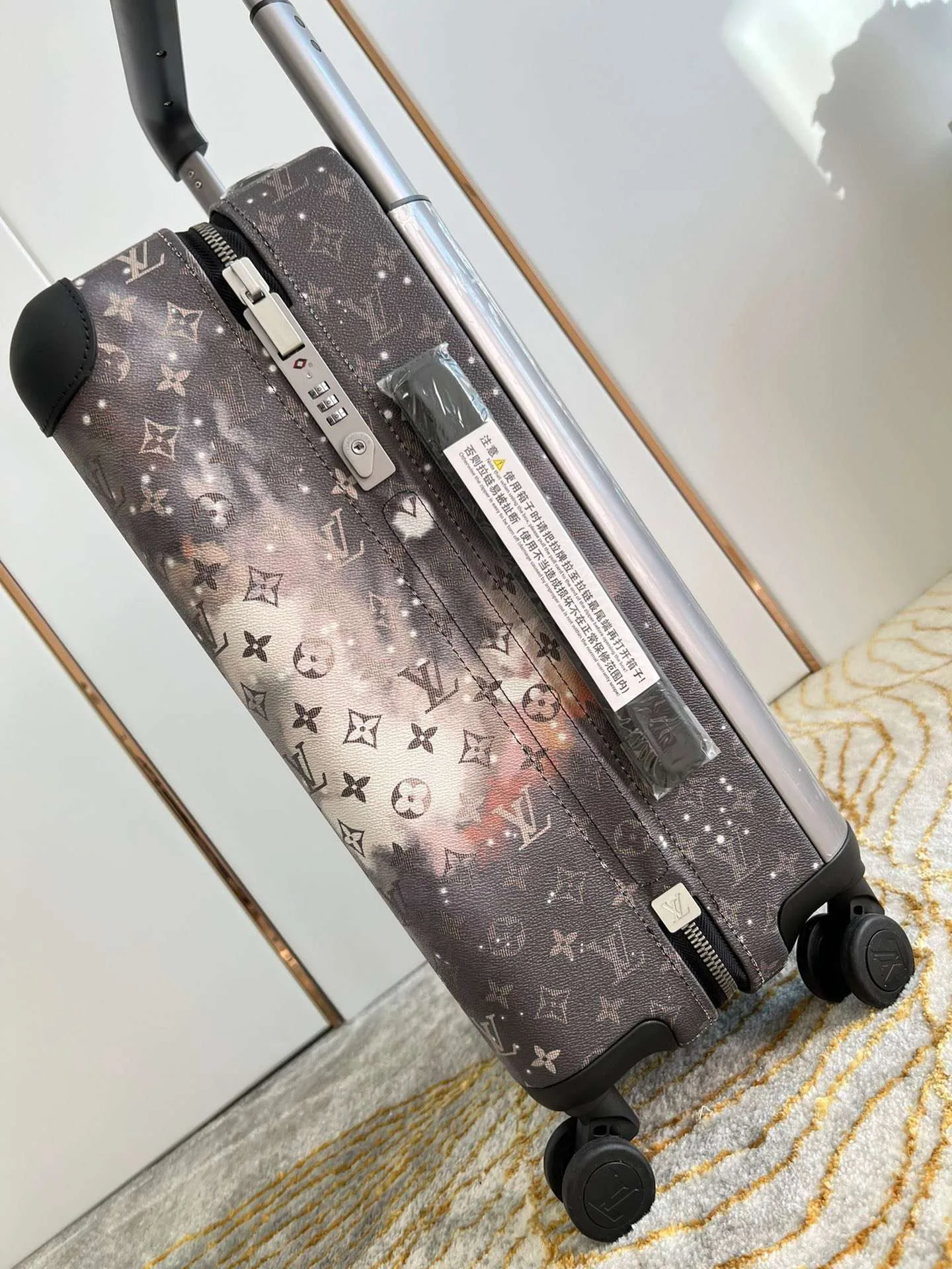 Louis Vuitton Monogram Horizon 55 Suitcase / Grey Silver Hardware - Image 3