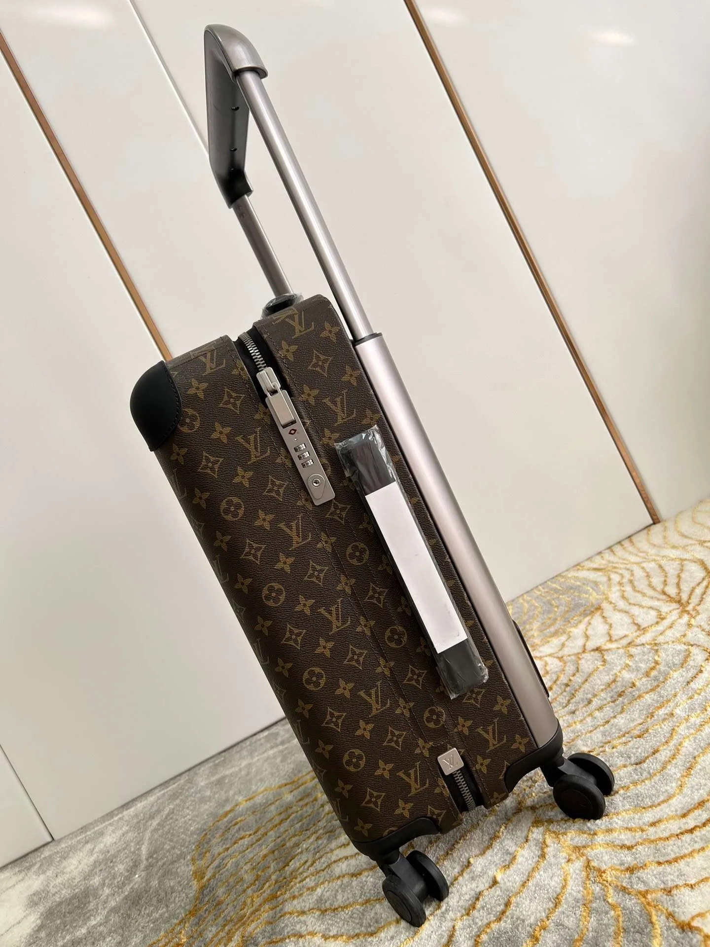 Louis Vuitton Horizon 55 Suitcase / Brown Champagne Hardware - Image 4