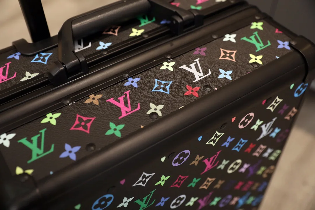 Louis Vuitton Horizon 55 Suitcase / Monogram Black Black Hardware - Image 10