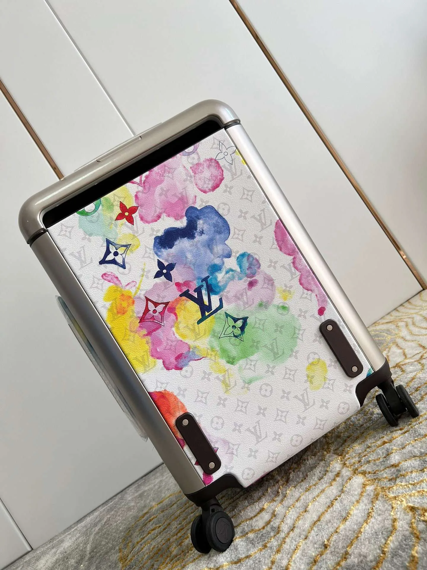 Louis Vuitton Horizon 55 Suitcase / White Silver Hardware - Image 3