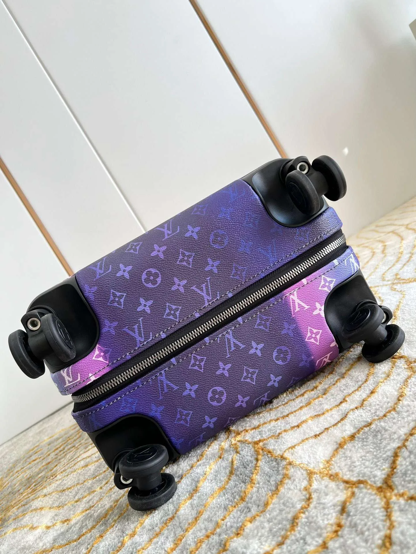 Louis Vuitton Horizon 55 Suitcase / Monogram Black Silver Hardware - Image 5