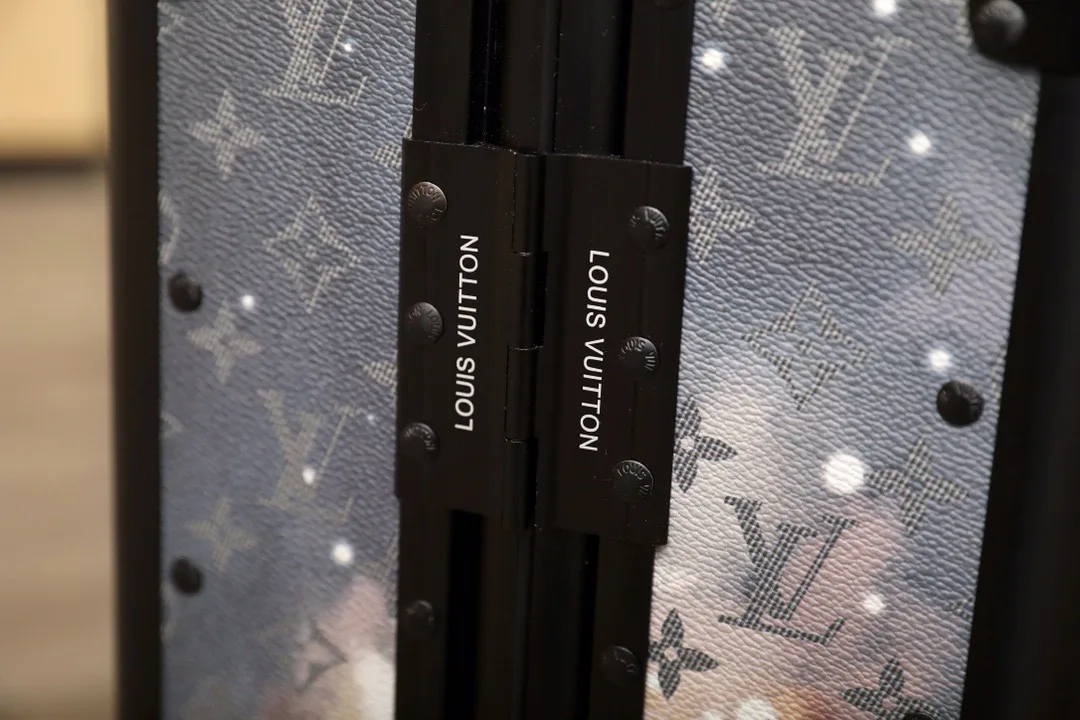 Louis Vuitton Horizon 55 Suitcase / Blue Black Hardware - Image 8